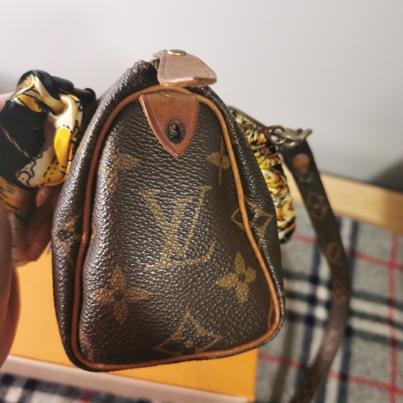 (Sold)100% Authentic LV Mini  Monogram Crossbody Bag - Picture 4 of 16